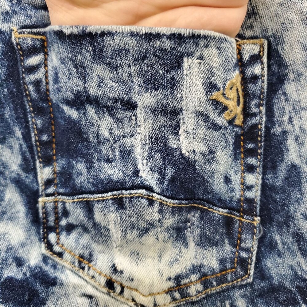 VIP Jeans Junior's Dark Distressed Acid Wash Stretch Denim Bermuda Shorts Size 5 - Picture 7 of 8
